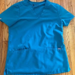 FIGS technical collection scrub top